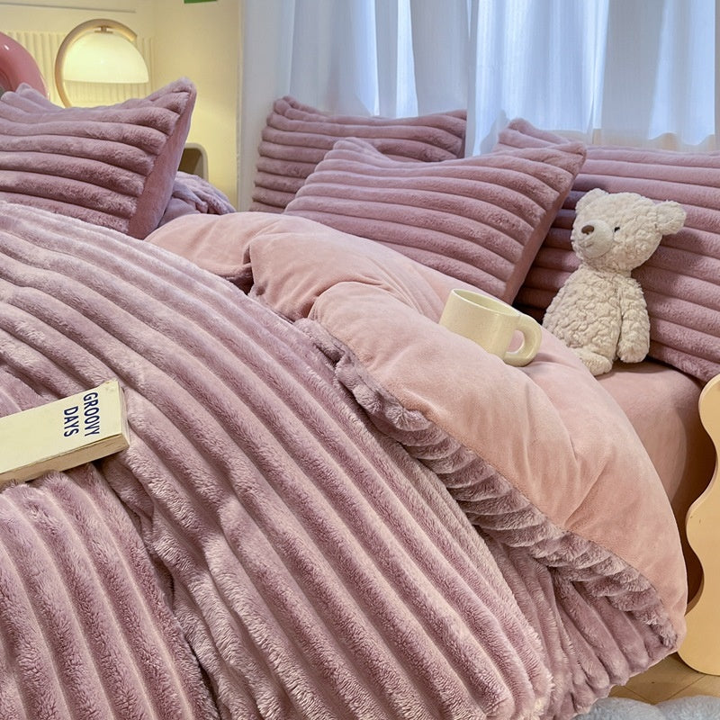 Parure de lit cocooning WeLuvy – 4 pièces en fibre de lait douce | Style moderne et apaisant